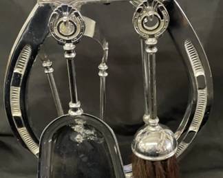 Lot # : 246v - Vintage horseshoe-form fireplace tool set
