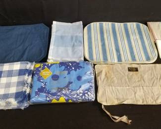 Lot # : 373 - Box of various table mats
