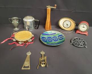 Lot # : 362 - Group of miscellaneous vintage items
