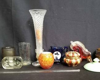 Lot # : 334 - Box of stained glass art, cups, vases, etc.
