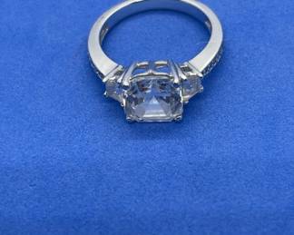 Lot # : 79v - Vintage sterling cz. ring
