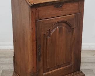 Lot # : 428 - Antique 19th century Louis XIV-style oak desk
