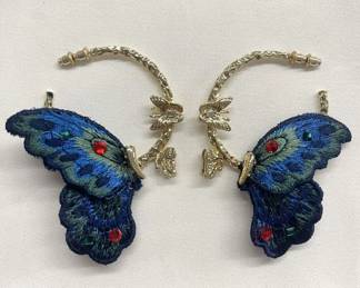 Lot # : 310v - Embroidered butterfly earrings
