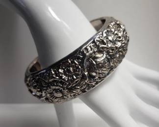 Lot # : 482 - Sterling silver bangle bracelet
