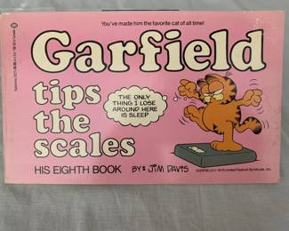 Lot # : 155f - Garfield Tips the Scales book, signed by
cartoonist Jim Davis,