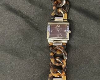Lot # : 239v - Michael Kors faux tortoise shell watch
