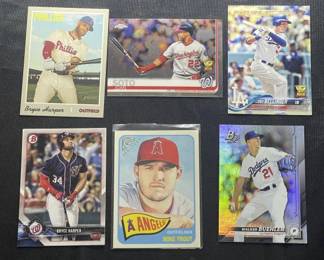 Lot # : 220v - Baseball cards lot
