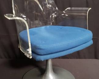 Lot # : 47 - Mid-century modern acrylic arm chair
