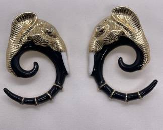 Lot # : 304v - Elephant gold tone earrings
