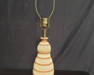 Lot # : 178 - Mid-century crackle glazed trase table lamp
