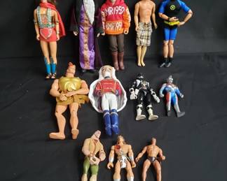 Lot # : 522 - Collectible 12 male figures
