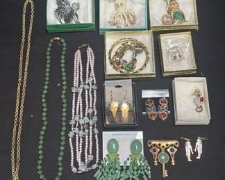 Lot # : 442 - Group of costume jewelry
