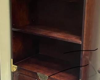 Lot # : 180r - Chinese style vintage bookcase
