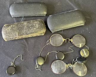 Lot # : 336z - Pair of antique glasses with 3 cases
