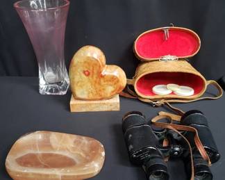Lot # : 532 - Group of miscellaneous vase, binoculars, case etc

