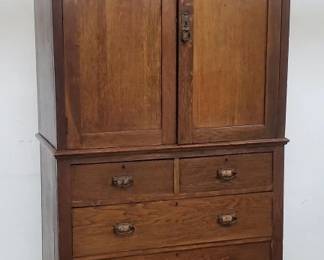 Lot # : 76 - Vintage 2-piece linen press cabinet w/key
