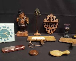 Lot # : 359 - Group of vintage miscellaneous items
