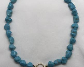 Lot # : 301v - Costume jewelry necklace
