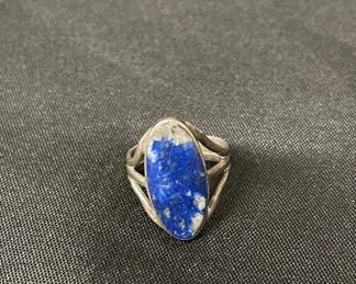 Lot # : 373v - Vintage sterling silver and lapis ring
