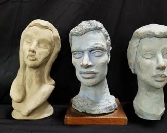 Lot # : 531 - Group of clay sculptures
