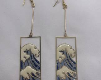 Lot # : 466v - Gold-tone wave earrings
