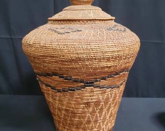 Lot # : 383 - Large Sumatra woven basket with lid
