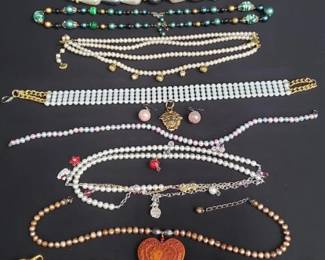 Lot # : 537 - Group of custom jewelry
