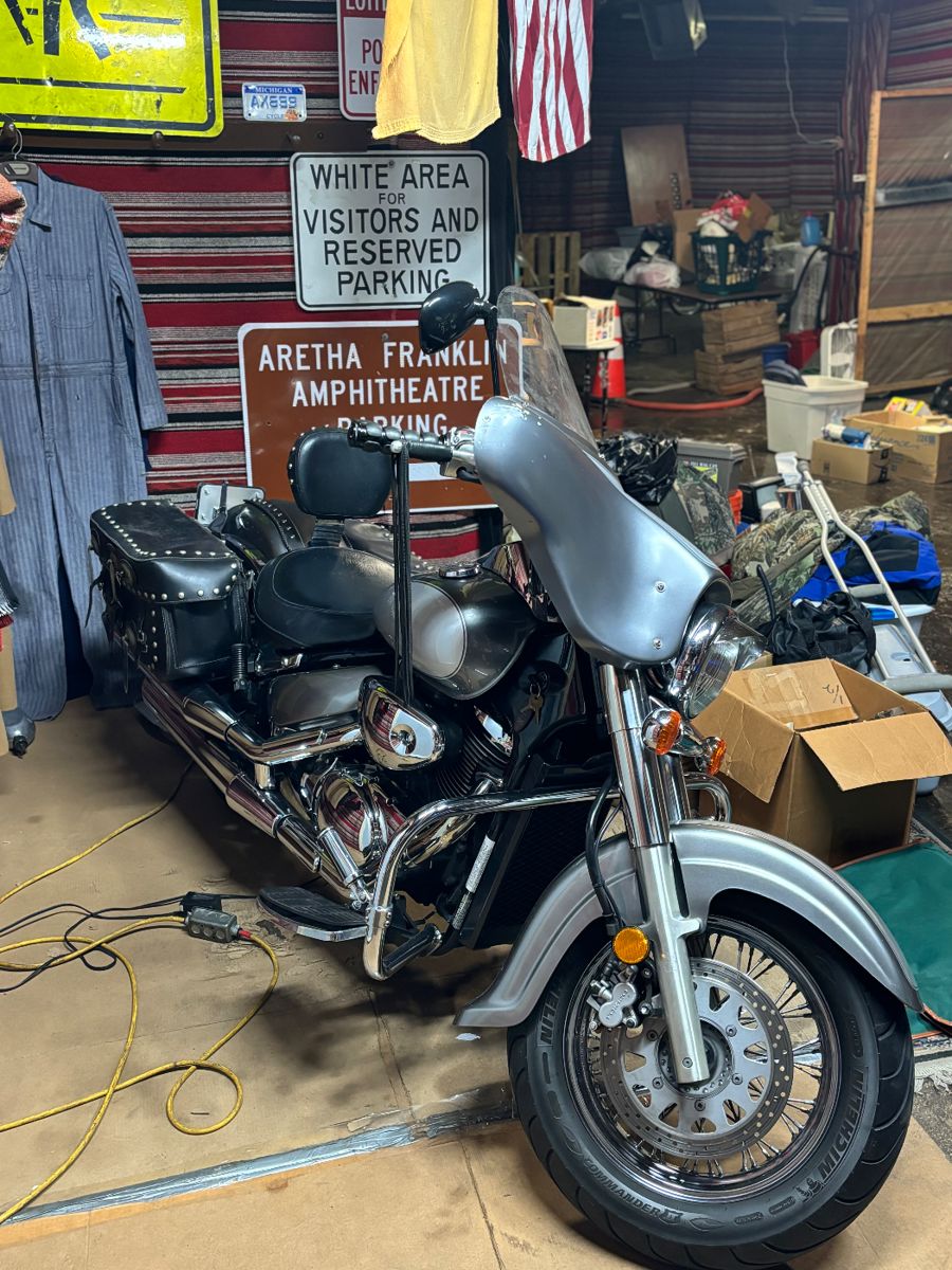 2002 Suzuki motorcycle with trailer and accessories
