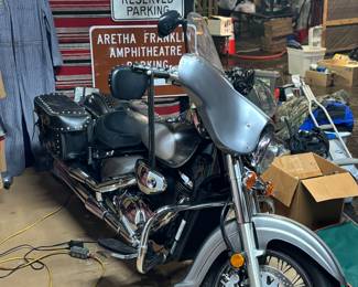 2002 Suzuki motorcycle with trailer and accessories