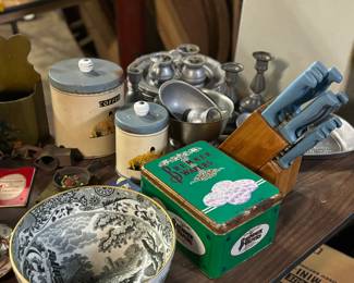 Knife block, kitchen items 
