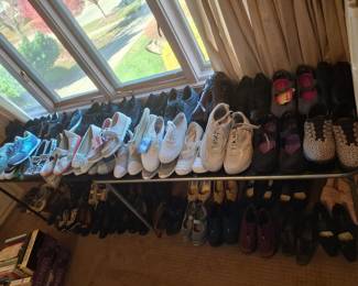 NEW WOMEN'S SHOES SIZE 6-8