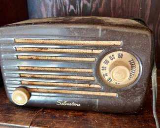 Vintage Sears Silvertone Bakelite radio