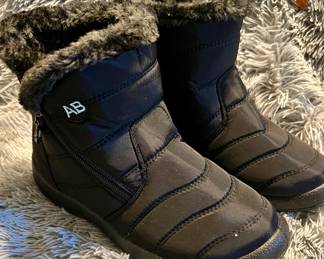 Women's shoes, most size 8.5