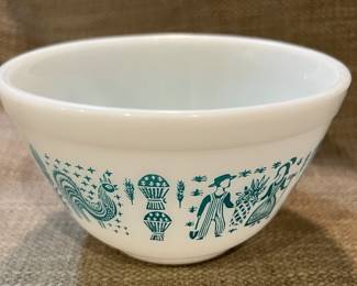 Pyrex "Butterprint" bowl