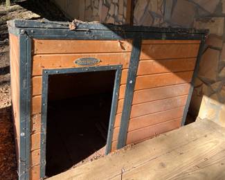 Retriever pet shelter