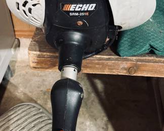 Echo Gas Trimmer - SRM 251E.