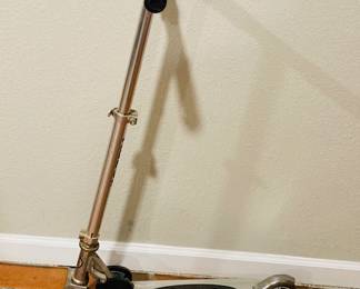 Vintage Razor 2 Wheel Blade Scooter.