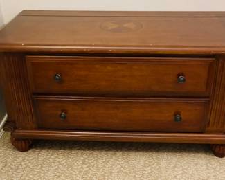 Cedar Wood Storage Chest with 1 Drawer.