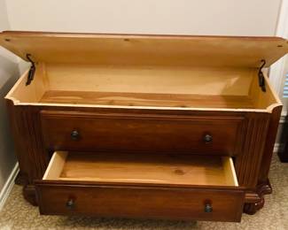 Cedar Wood Storage Chest with 1 Drawer.