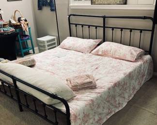 Farmhouse Metal Bed, King.