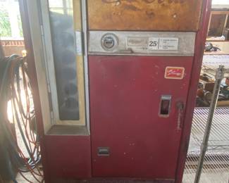 Old Coca Cola machine