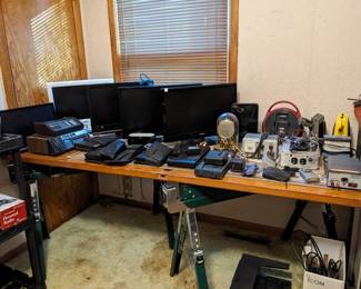 Several working TV' s