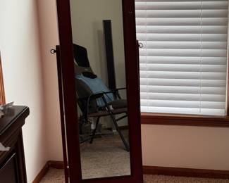 Mirrored jewelry cabinet 