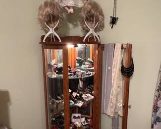 Lighted corner curio cabinet - excellent condition