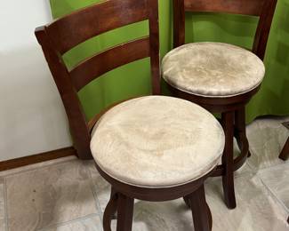 2 matching bar stools