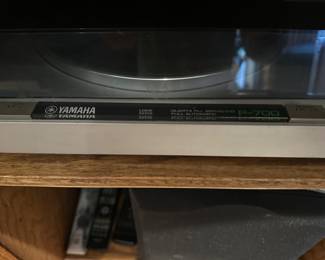 YAMAHA TURNTABLE