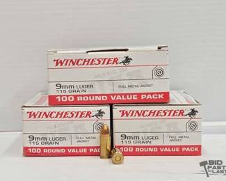 3026  NEW 300 Rounds of Winchester 9mm Luger Ammo 
