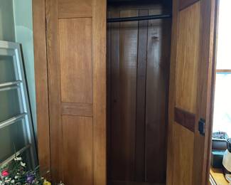 traveling knockdown armoire