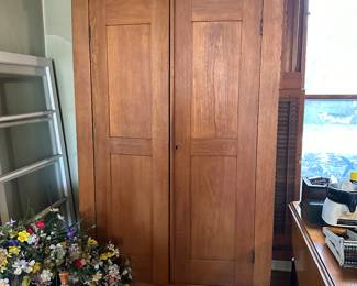 traveling knockdown armoire