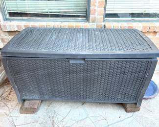 Woven storage bin